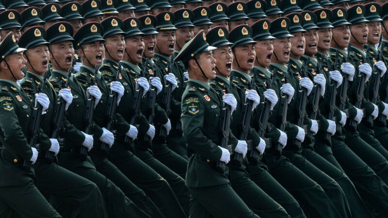 Șeful spionajului american: China efectuează teste biologice pentru a crea ”Soldatul universal”