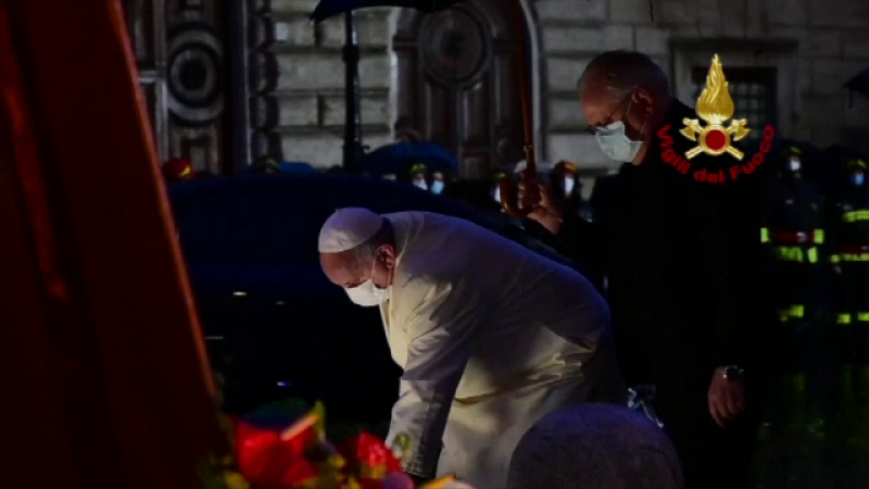 Papa Francis, singur la o ceremonie care în alți ani strângea zeci de mii de credincioși în centrul Romei