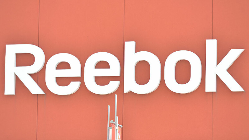 Adidas pregăteşte vânzarea brandului Reebok. Cât speră să obțină