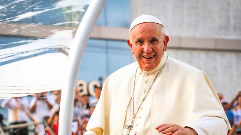 Papa Francisc a făcut-o din nou! I-a dat like unui model cunoscut, iar fanii nu l-au 