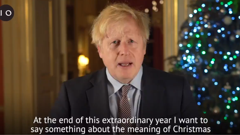 VIDEO Boris Johnson le-a arătat britanicilor acordul post-Brexit, drept „cadou” de Crăciun