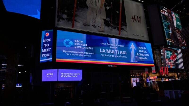 O firmă din Iaşi a cumpărat spaţiu publicitar în Times Square pentru a le ura „La mulţi ani” românilor din întreaga lume