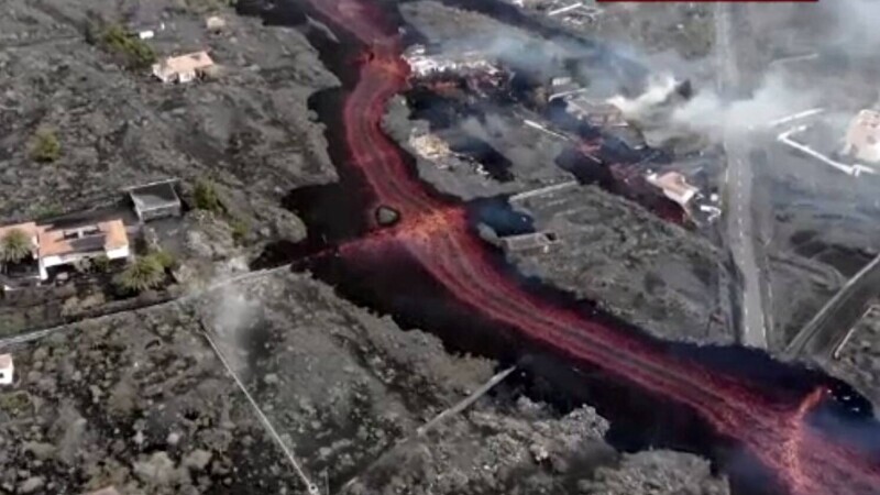 Vulcanul Cumbre Vieja a transformat un paradis terestru într-un peisaj apocaliptic. Pagube de aproape un miliard de dolari