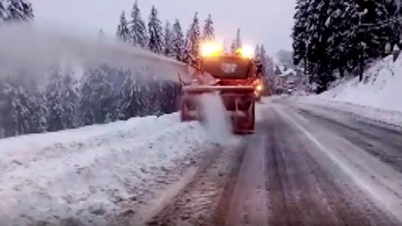 Zăpadă de jumătate de metru la Rânca. Drumarii sunt în alertă
