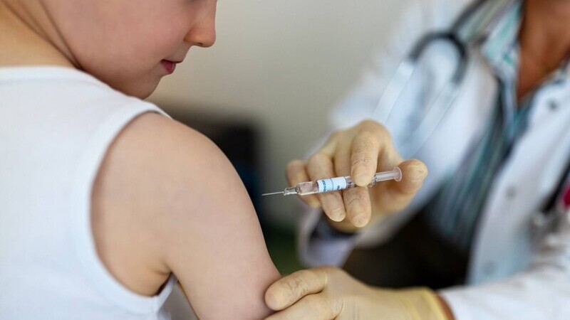 Mai mulţi copii din Germania au fost vaccinaţi anti-Covid cu un ser neaprobat pentru grupa lor de vârstă