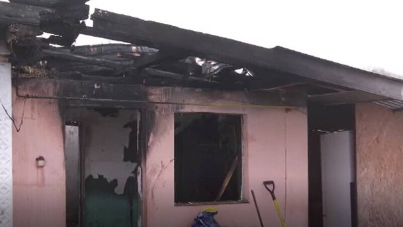 O casă din județul Iași a fost distrusă de un incendiu. Un bătrân a murit carbonizat