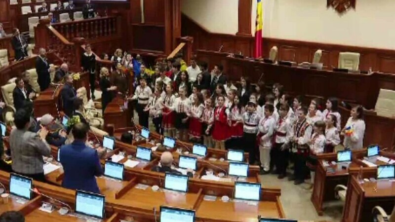 Copiii moldoveni au cerut unirea cu România în parlament: „Jos vama de pe Prut''