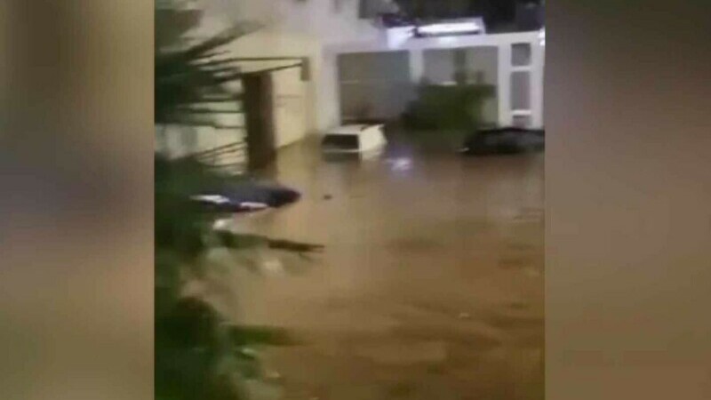 Potop în Sicilia atât de puternic, încât localnicii au rămas în case, mașini și un mall