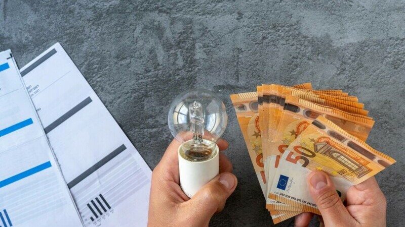 Consumatorii români economisesc mai mult decât media europeană, raportat la anul trecut, arată rezultatele unui studiu