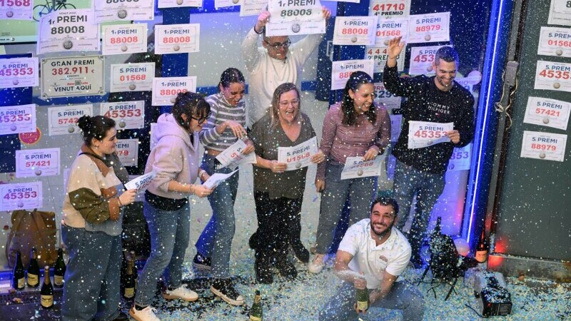 Cum au sărbătorit spaniolii după ce au fost dezvăluiţi câştigătorii loteriei „El Gordo”