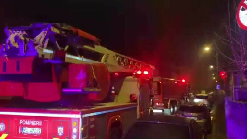 Tragedie evitată de vecini, într-un incendiu din Cluj-Napoca. Un bărbat a fost resuscitat, iar mama imobilizată, evacuată