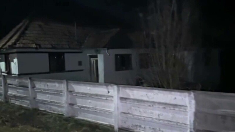 Bărbat ucis și abandonat într-o casă părăsită, în Alba. Suspectul e chiar fratele lui, dar nu se știe motivul