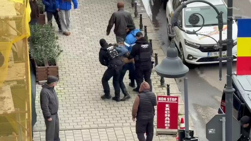 femeie imobilizata de jandarmi constanta