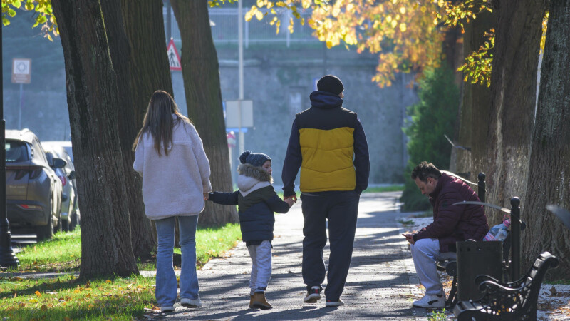 oameni pe strada, frig