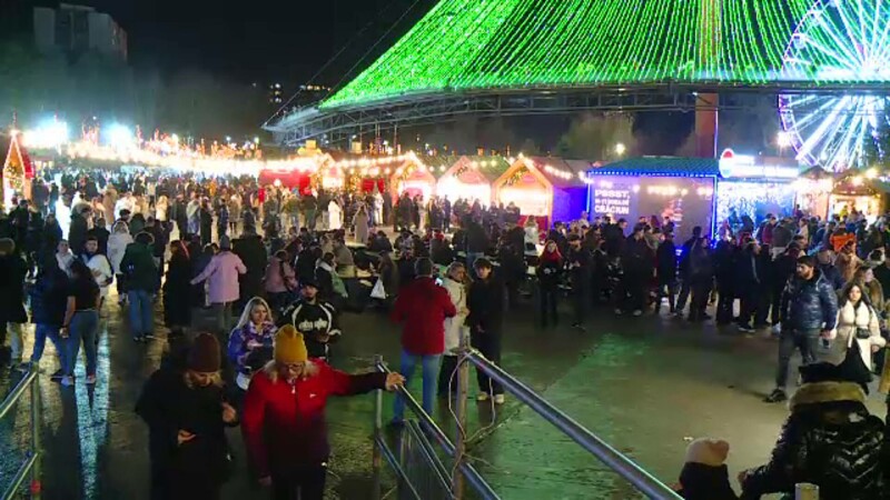 Oameni la târg de Crăciun