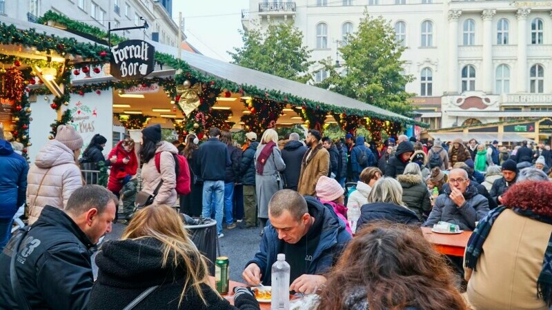 targul de craciun Piața Vörösmarty budapesta ungaria