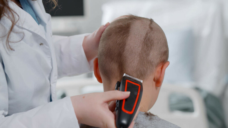 copil tuns, copil ras in cap