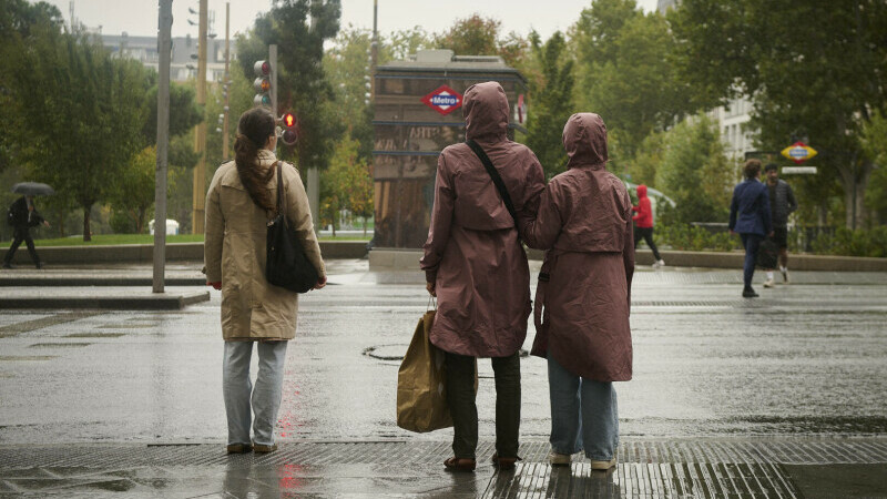 Oameni &icirc;n ploaie Spania