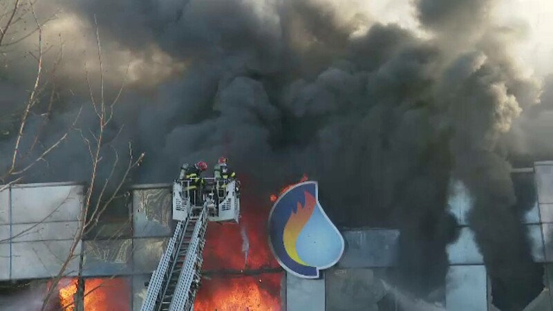 incendiu, hala, militari