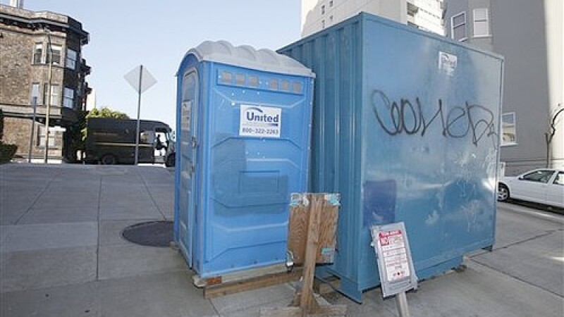 Un piroman obsedat de toaletele publice face ravagii in San Franciso!