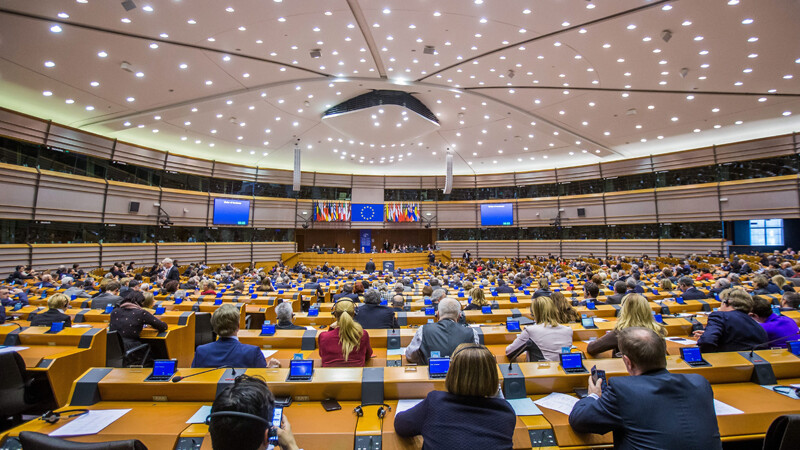 dezbatere in parlamentul european