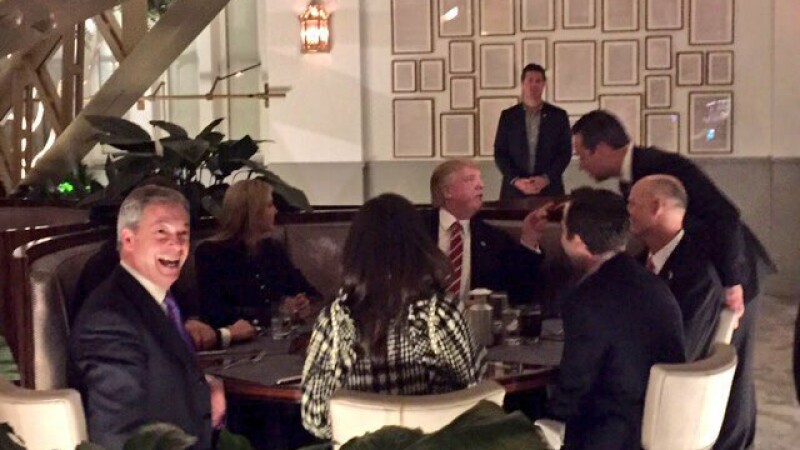 Donald Trump si Nigel Farage la cina