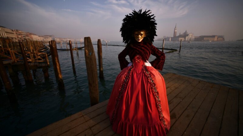 Cristina Bica, romanca la carnavalul de la Venetia