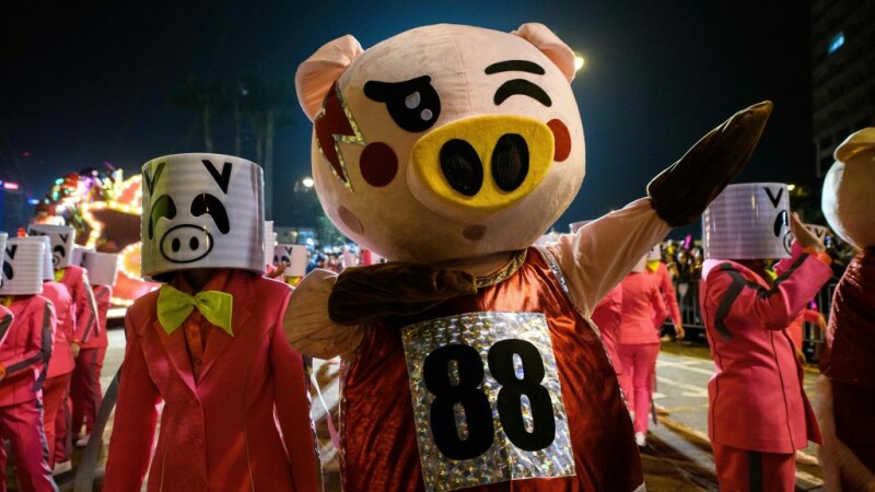 Paradă în Hong Kong pentru intrarea în Anul Porcului de Pământ