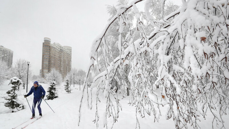 Căderi de zăpadă record la Moscova. Zeci de zboruri au fost anulate