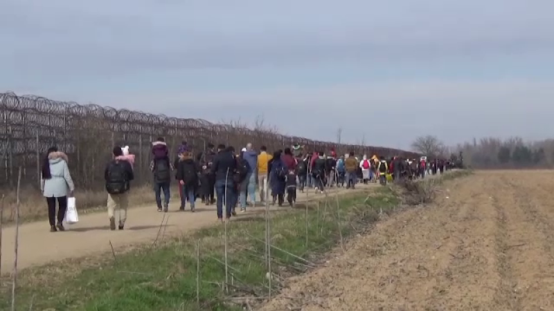 Sute de migranți vin spre Europa. Reacția ONU și NATO la conflictul dintre Turcia și Siria