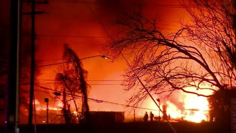 SUA: Peste 6.000 de oameni au fost evacuați de urgență, după ce o fabrică de îngrășăminte a luat foc