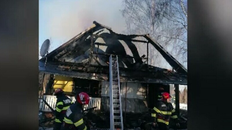 Incendiu puternic în județul Cluj. O cabană a fost distrusă de flăcări