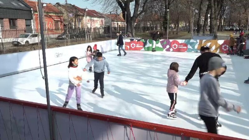 În Oradea a fost inaugurat un patinoar fără gheață, apă și curent electric, care poate rămâne deschis și vara. Cât costă