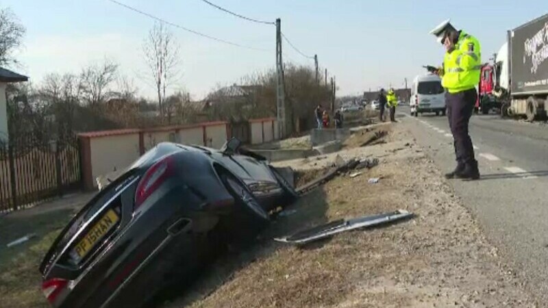 Grav accident cu o mașină cu volan pe dreapta, în Gorj. Acolo au loc frecvent evenimente rutiere