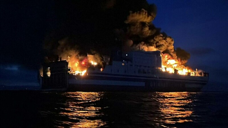 Un feribot cu zeci de români la bord a luat foc în Grecia, presa vorbește de 10 dispăruți. Mărturiile românilor