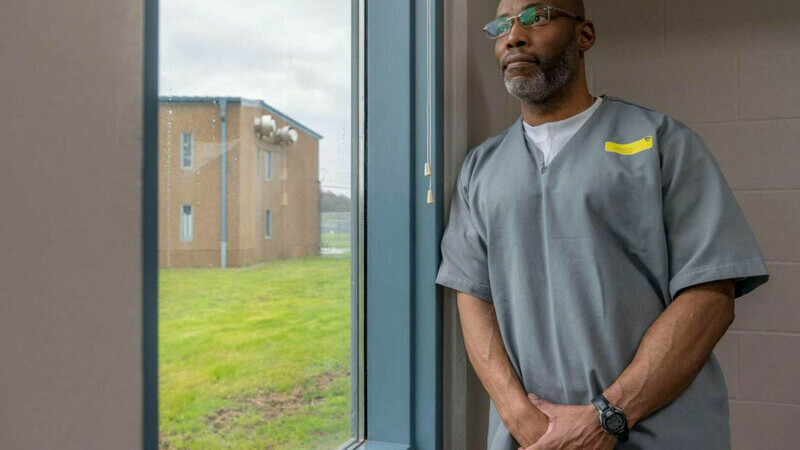 Bărbat eliberat după 28 de ani de închisoare, în urma unei crime pe care nu a comis-o. Povestea lui Lamar Johnson