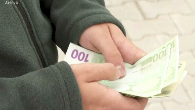 Polițist din Dolj, prins în flagrant cu o spagă de 400 de euro. Se lăcomise la banii unui șofer care a călcat pe bec