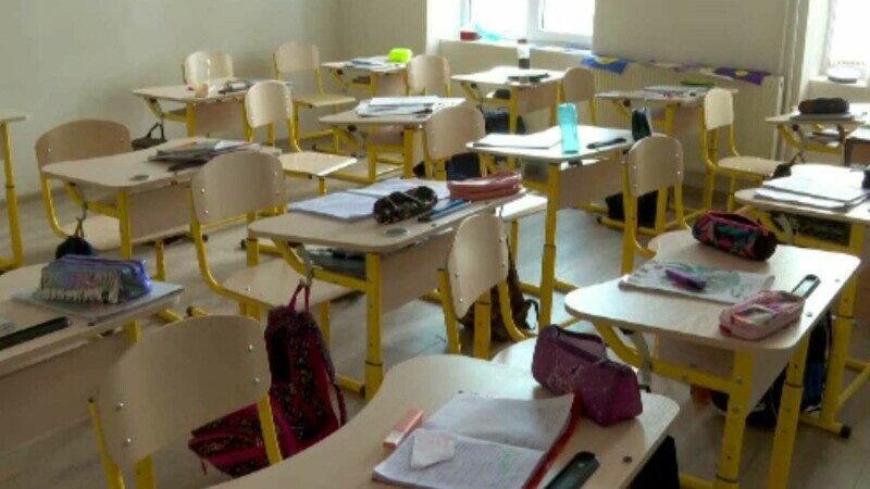 Focar de scarlatină într-o școală din Mureș. Copiii bolnavi au fost izolați acasă, dar boala e foarte periculoasă