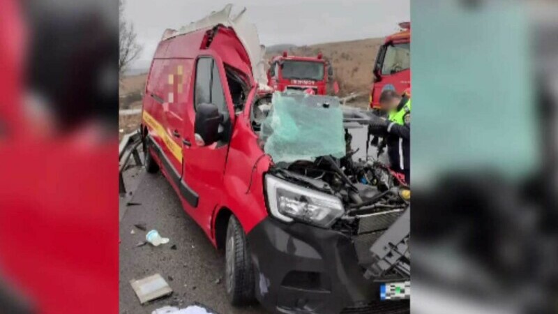 Șofer de pe o dubă a Poștei, ucis într-un accident de un alt șofer, cu permisul suspendat