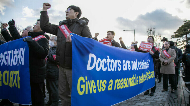 medici coreea de nord protest