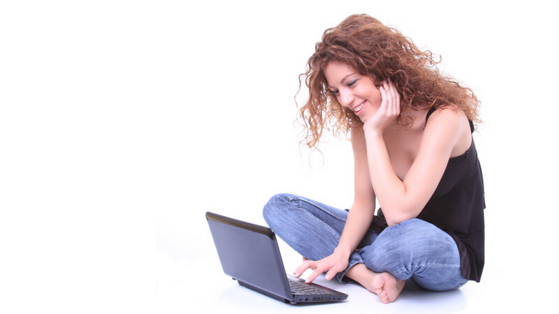 Femeie cu laptop