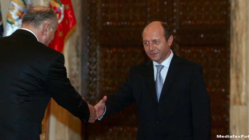 Varujan Vosganian si Traian Basescu - COVER