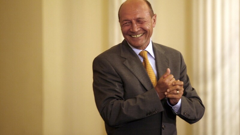 currency bid Counting insects Basescu, intrebat daca fiica sa Elena este gravida: N-as vrea sa vorbesc,  lasa sa faca trei luni - Stirileprotv.ro