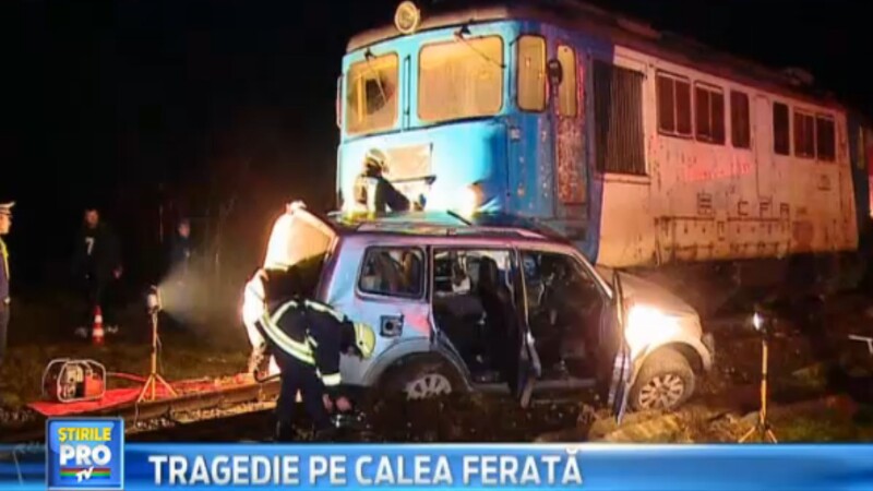 Tragedie azi-noapte in Sangeorgiu de Mures. Un tren personal a lovit in plin un autoturism