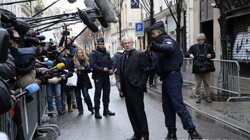 redactorul-sef al Liberation da declaratii in fata redactiei, asteapta sa vina echipa Charlie Hebdo
