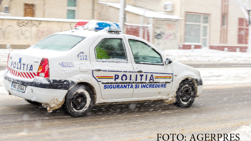 masina de politie iarna