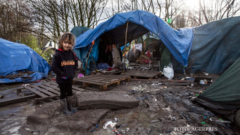 copil refugiat in jungla din Calais