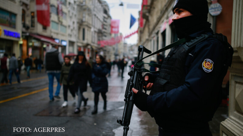 politist turc in centrul Istanbulului