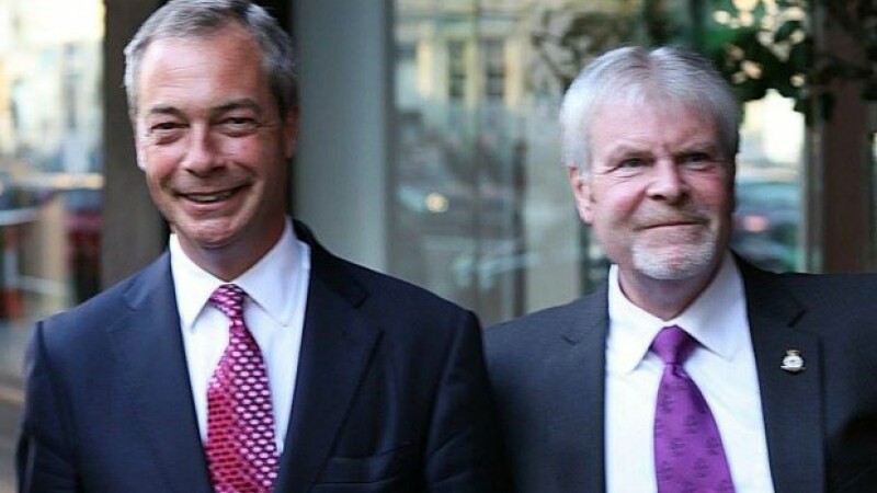 Stephen Searle şi Nigel Farage
