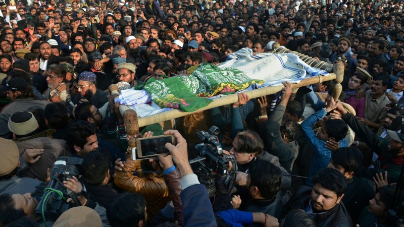 Revolte sângeroase în Pakistan, după ce o fetiţă a fost violată şi ucisă